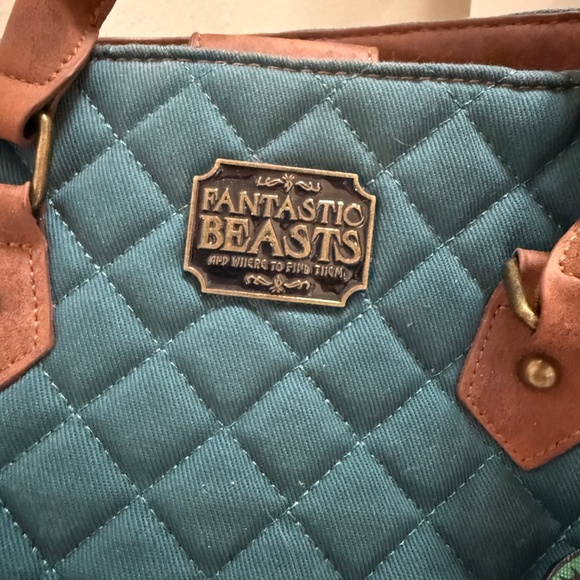 Bioworld Newt Scamander Handbag - Picture 2 of 12